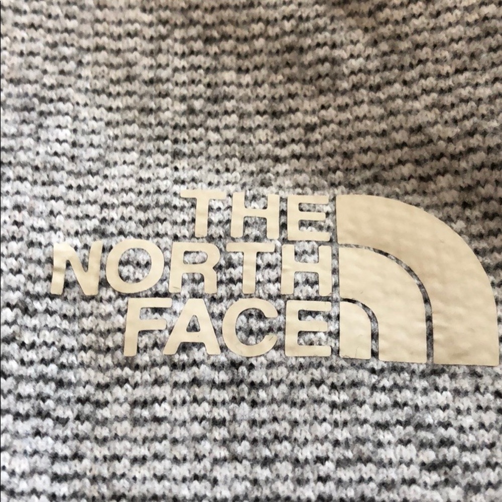 North Face Pullover - Picture 6 of 6